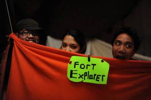 illustration nanas red blanket